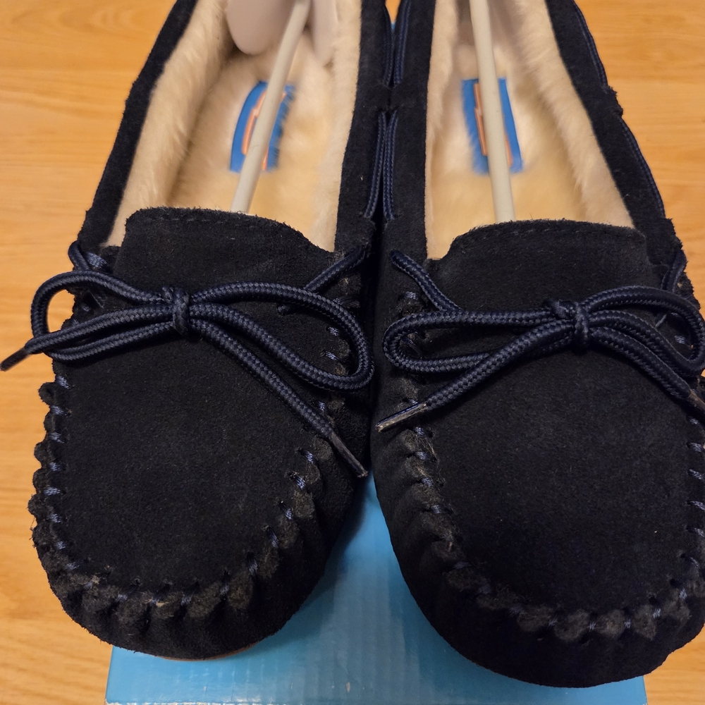Blitz Women's Suede Moccasins with Faux Fur Inner Lining Navy Size 10M